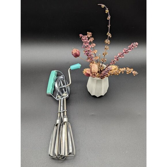 Vintage 1950's Maynard Mint Green Hand Mixer - Picture 1 of 5